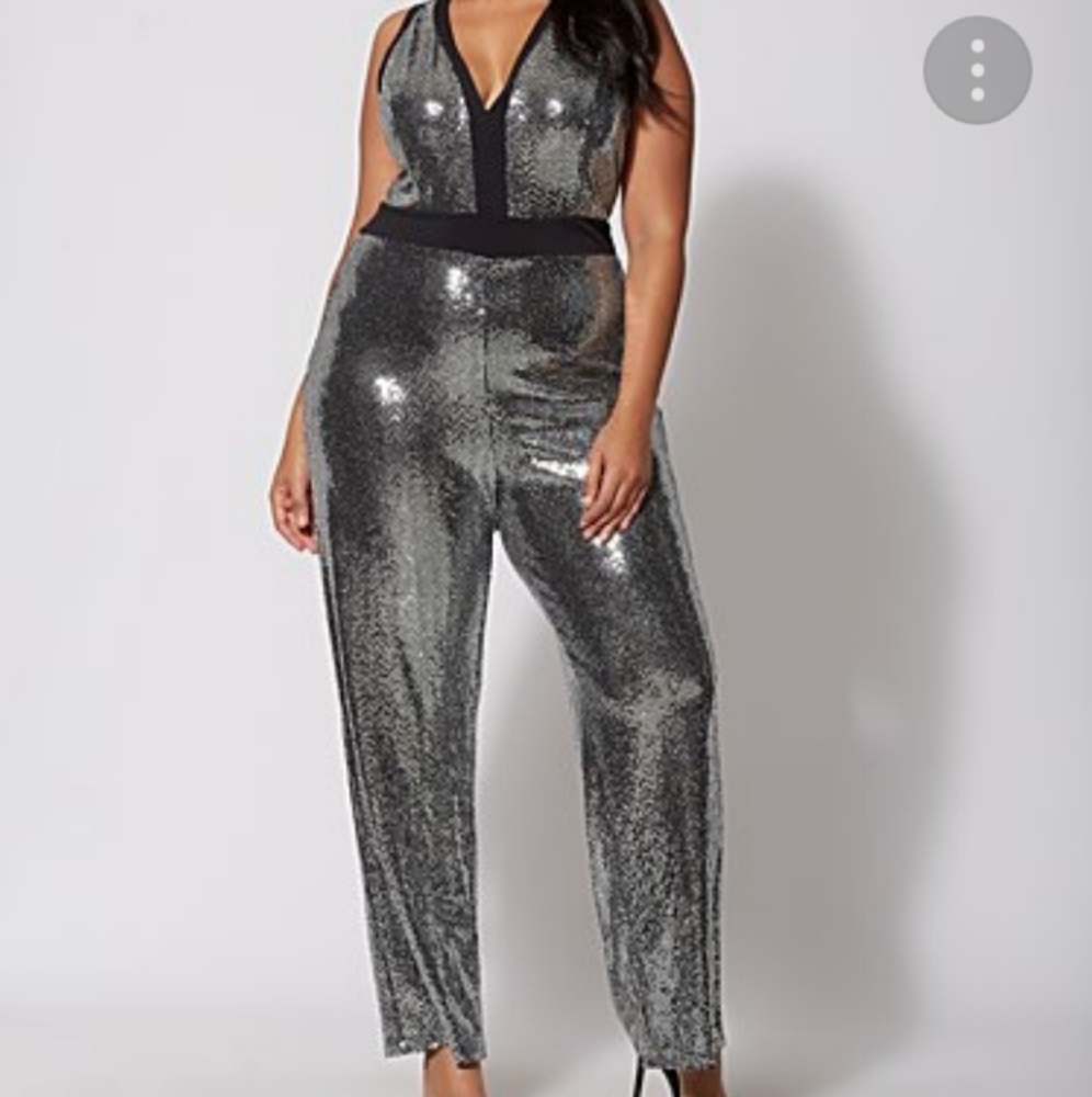 Silver sequin wide leg V neck jumpsuit Fashion to figure size 0/12 EUC